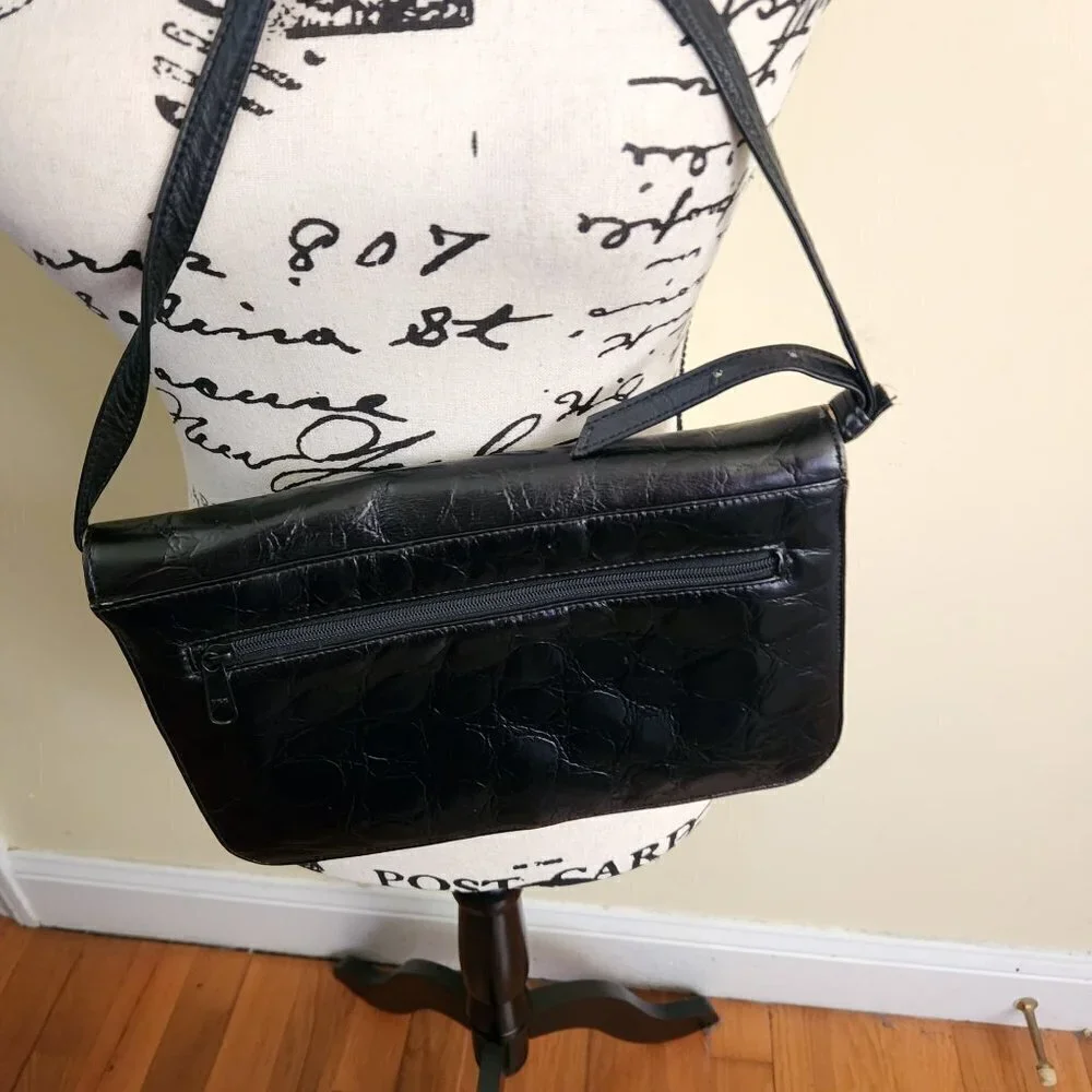 Sondra Roberts Vintage Black Classic Croc Embossed Leather Crossbody Bag